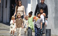 Gia đình Brangelina thảnh thơi dạo phố